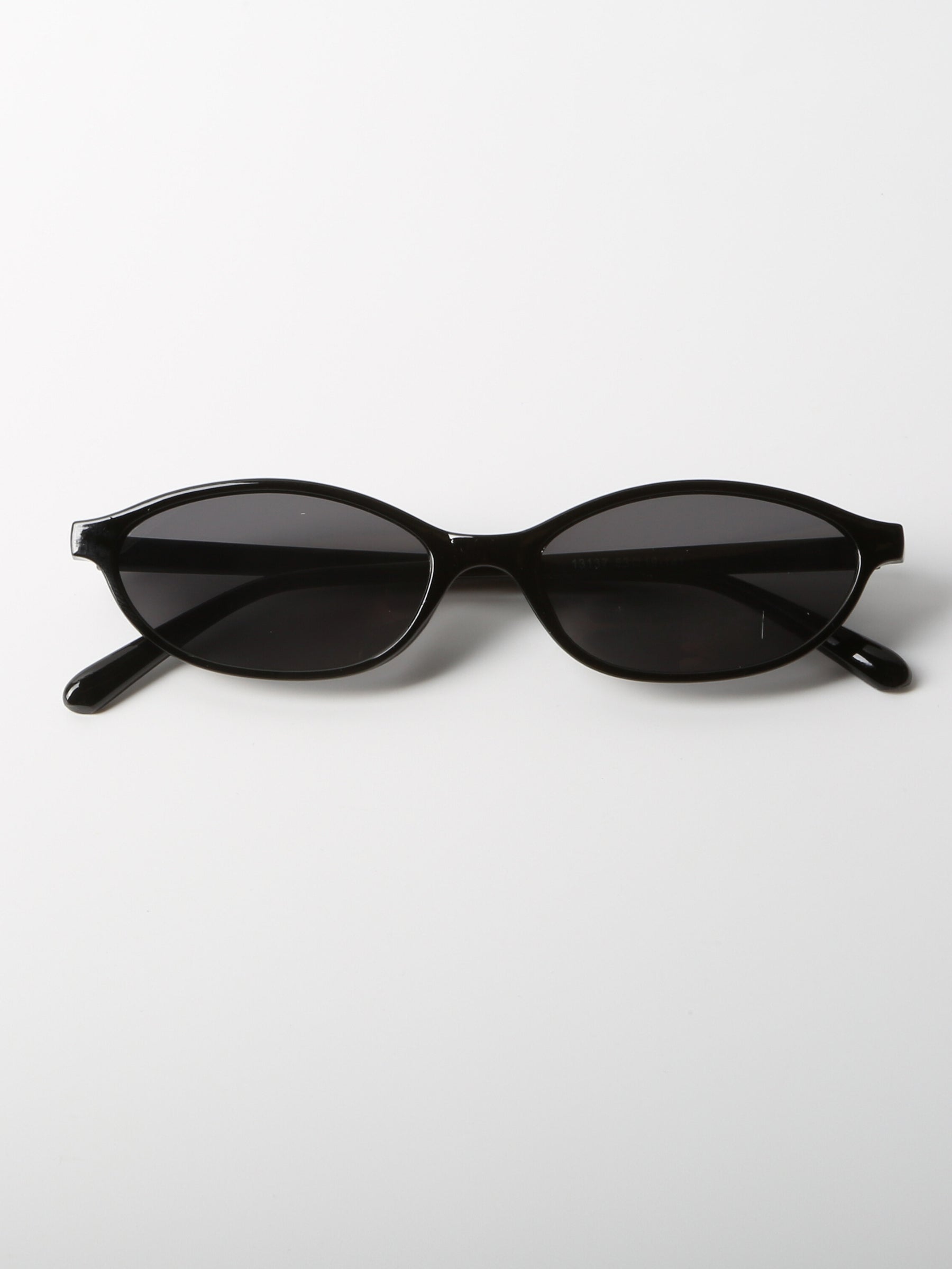 Aveuri-Christmas gifts idea Avery Classic Black Cat-Eye Sunglasses