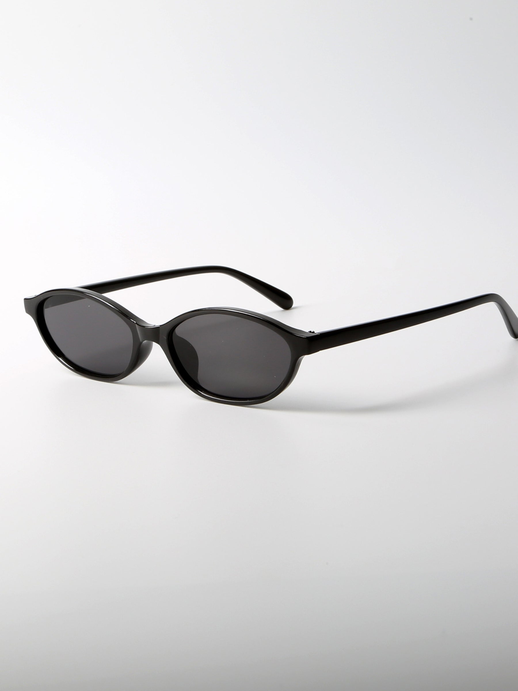 Aveuri-Christmas gifts idea Avery Classic Black Cat-Eye Sunglasses