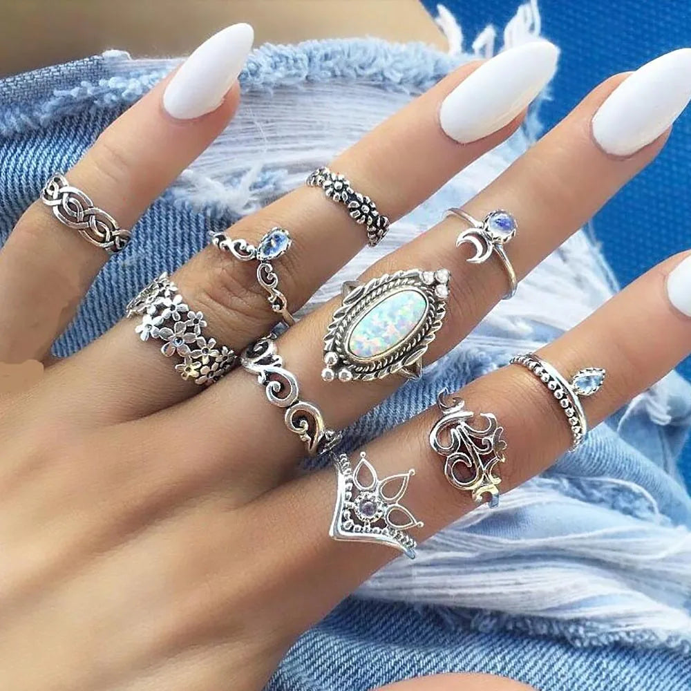 Aveuri-Christmas Gift New Year's Eve Gift Vintage Boho Finger Rings Set Moon Snake Crystal Midi Kunckle Ring For Women Wedding Party Jewelry Accessories