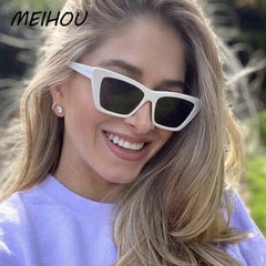 Aveuri  2024 White  Cat Eye Sunglasses Women Vintage Small Cateye  Eyewear Sunglasses For Ladies 80s 90S Trendy Stylish Glasses