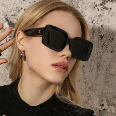 Aveuri  2024 Vintage Sunglasses Women Square Fashion Rivets Clear Oversized Elegant Sunglasses Female UV400 Eyewear