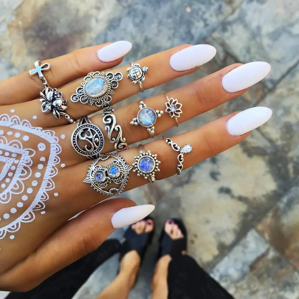 Aveuri-Christmas Gift New Year's Eve Gift Vintage Boho Finger Rings Set Moon Snake Crystal Midi Kunckle Ring For Women Wedding Party Jewelry Accessories