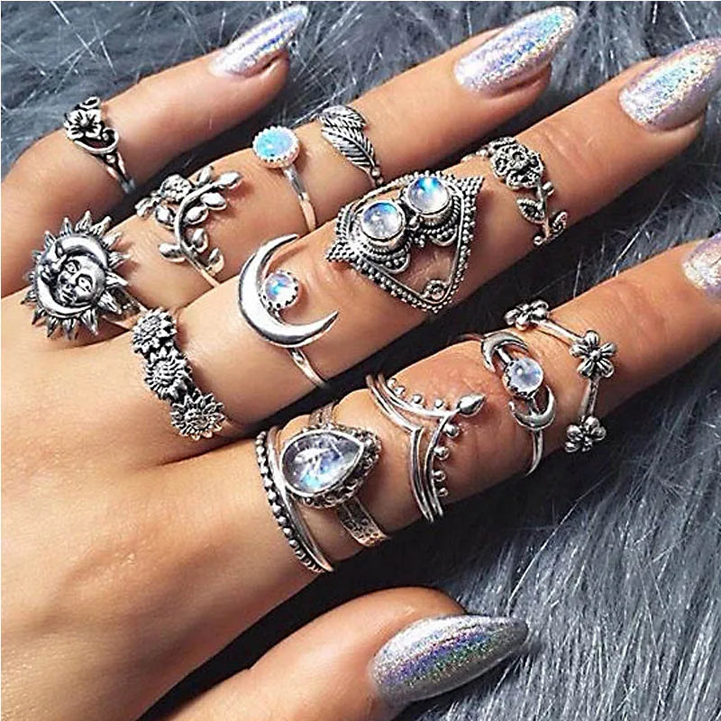 Aveuri-Christmas Gift New Year's Eve Gift Vintage Boho Finger Rings Set Moon Snake Crystal Midi Kunckle Ring For Women Wedding Party Jewelry Accessories