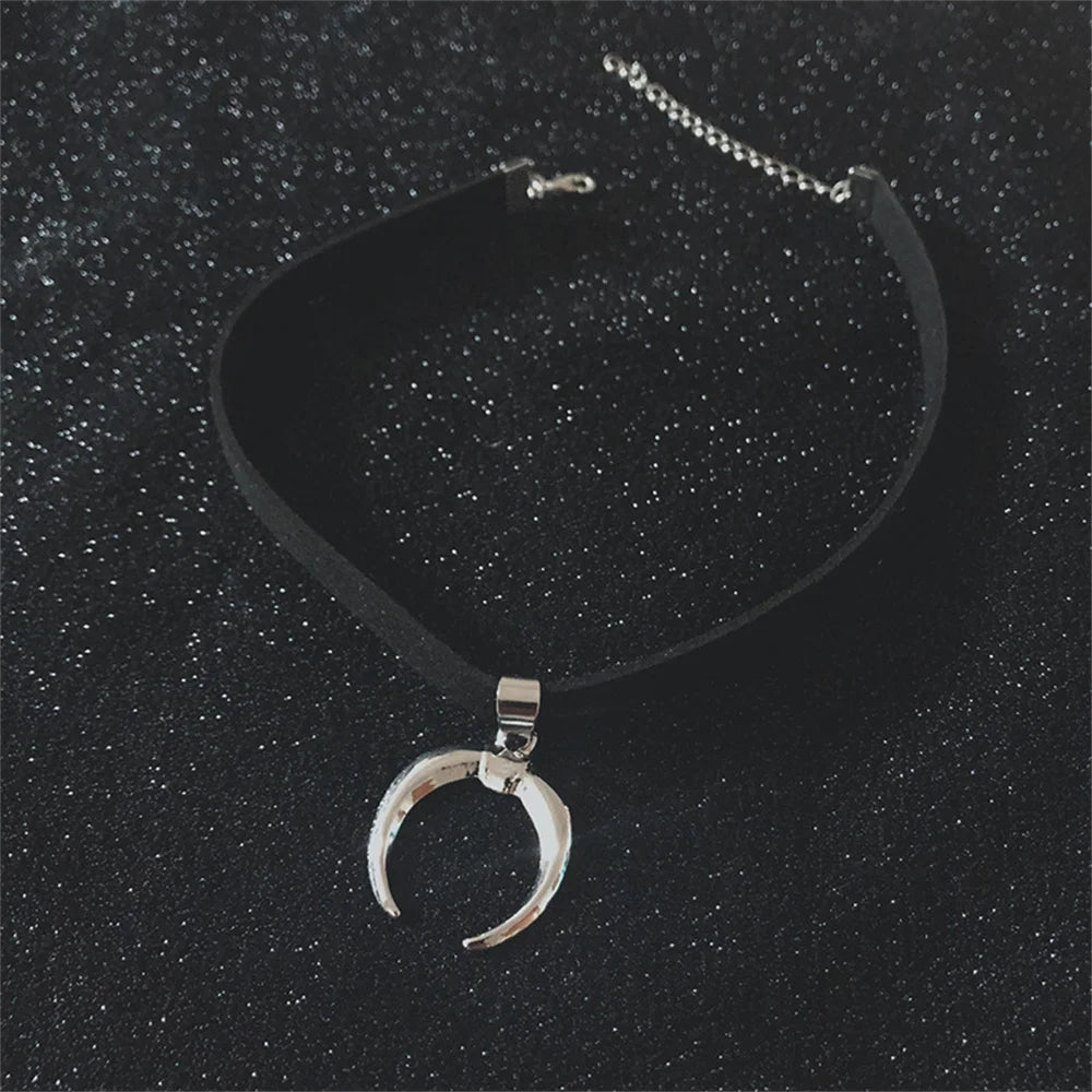 Aveuri Vintage Velvet Leather Choker Necklace For Women Gothic Silver Color Moon Pedant Collar Fashion Women Bar Party Jewelry