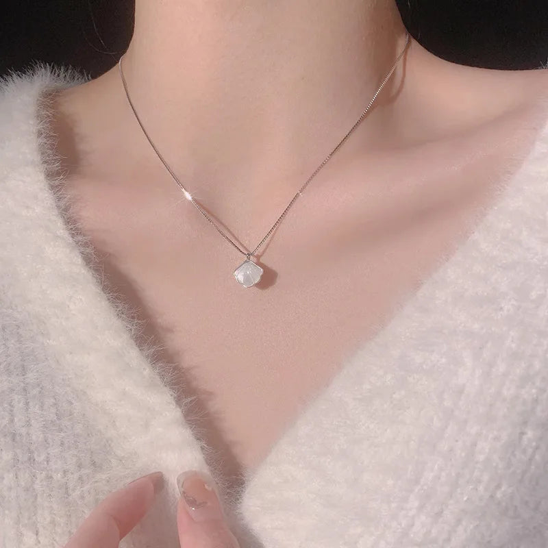 Aveuri Simple Moonstone Shell Pendant Necklace Silver Color Box Chain Clavicle Chain Choker Women Elegant Jewelry Accessories