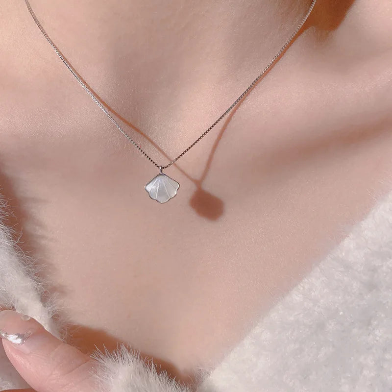 Aveuri Simple Moonstone Shell Pendant Necklace Silver Color Box Chain Clavicle Chain Choker Women Elegant Jewelry Accessories