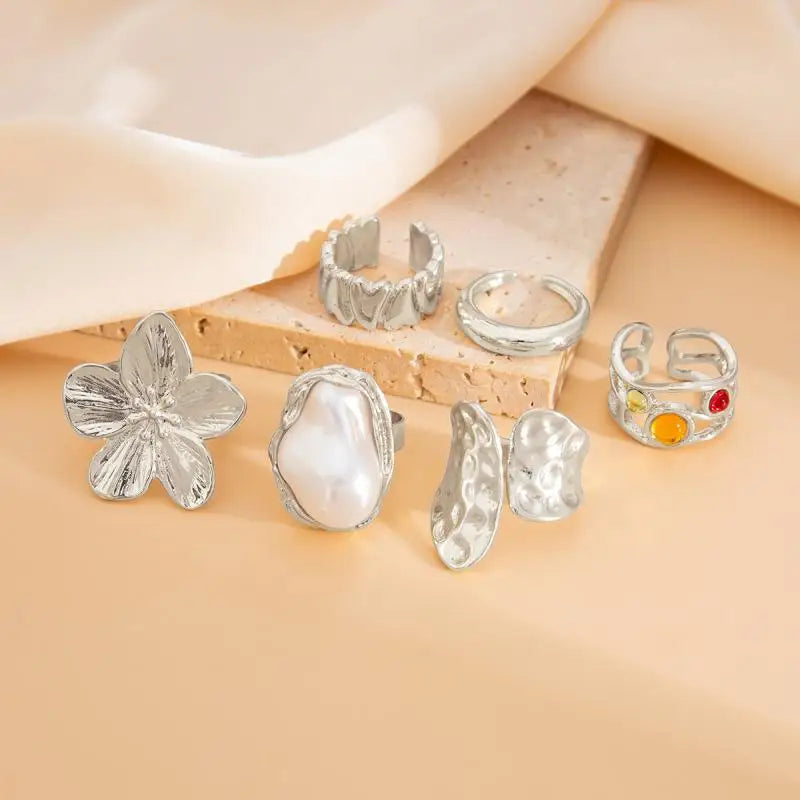 Fashion Gold Color Flower Crystal Imitation Pearl Open Ring for Women Engagement Party Gift Temperament Jewelry 2024 ﻿