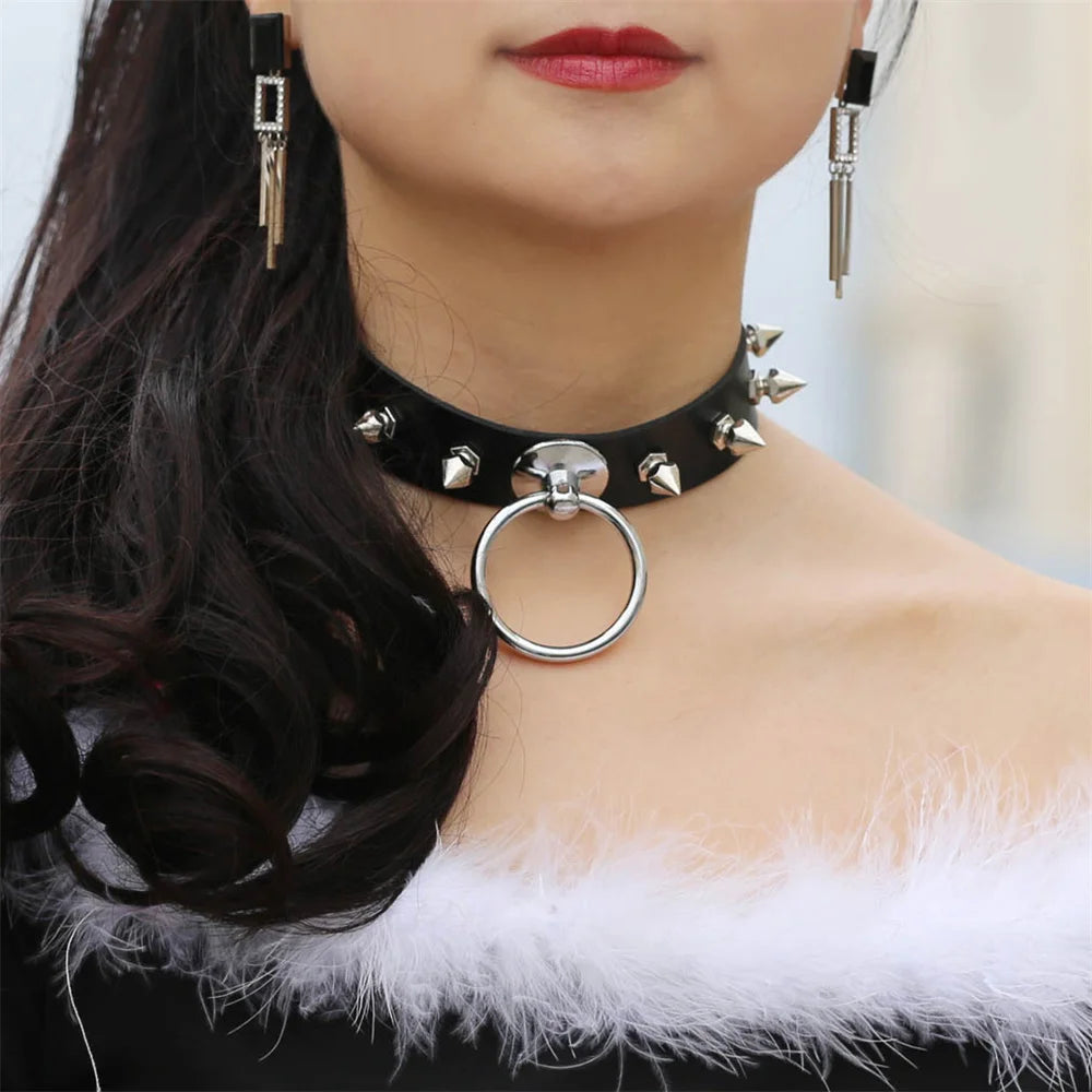 Aveuri Vintage Circle Circle Leather Collar Punk Rivet Spikes Choker Necklace For Women Rock Neck Strap Fashion Party Jewelry