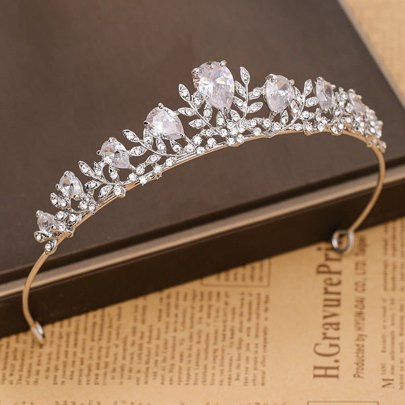 Aveuri Trendy Woman Crystal Crowns Tiara Wedding Hair Accessories Crown Bridal Tiaras And Crowns Hair Jewelry Wedding Hair Ornaments