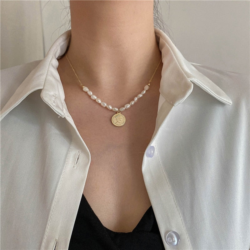 Aveuri French Vintage Baroque Necklace Irregular Freshwater Pearl Gold Plated Chain Necklaces Portrait Charm For Women Fashion Jewelry