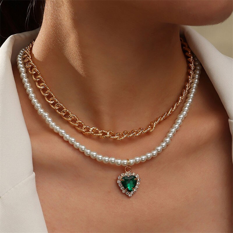 Aveuri 2023 Baroque Imitation Pearl Crystal Heart Choker Necklace For Women Rhinestone Heart Pendant Necklaces Gold Tick Chain Jewelry New