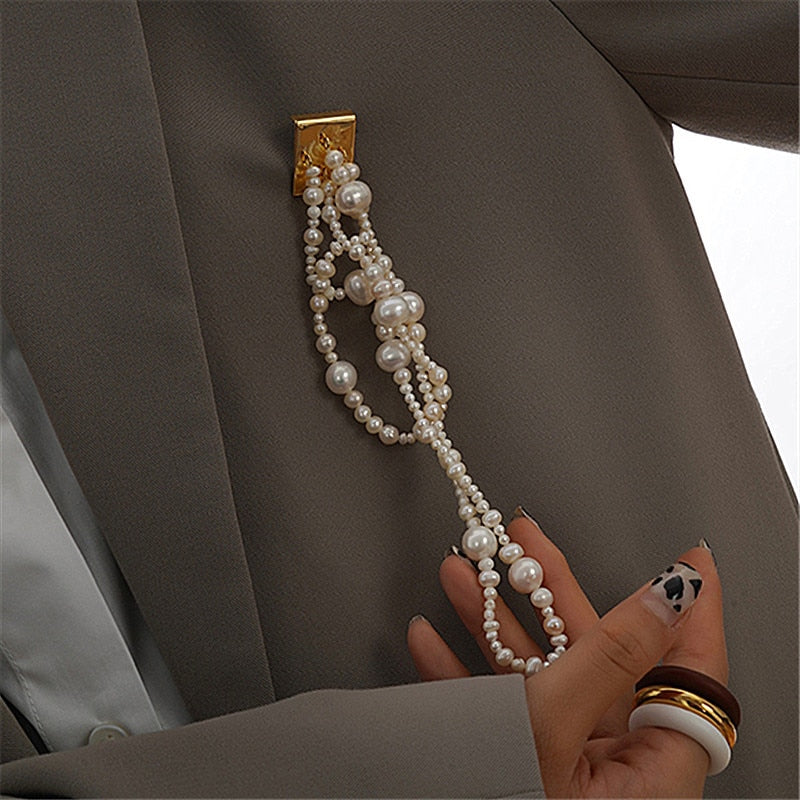 Elegent Simulated Pearl Brooch Vintage Tassel Suit Lapel Shirt Brooches Pin Female Clothing Luxury Collar Accessories Jewelry