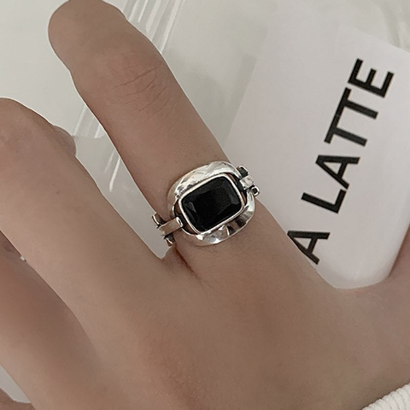 Aveuri alloy Hiphop Rock Rings for Women Couples New Fashion Creative Hollow Geometric Party Jewelry Gifts