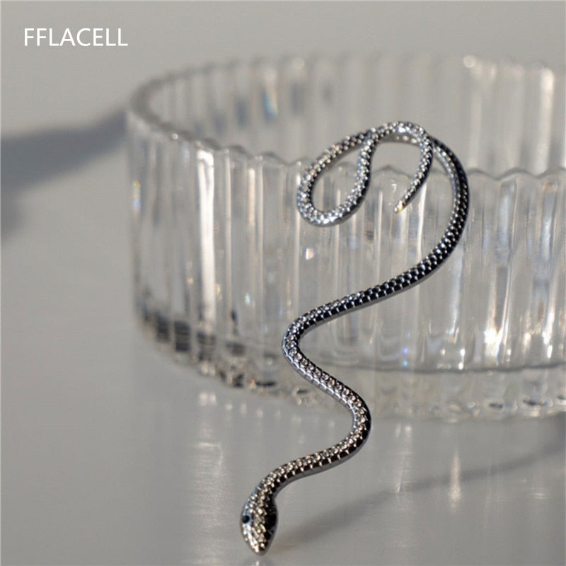 Aveuri 2022 New Punk Metal Snake-Shaped No Pierced Ear Clip Female Retro Cool Exaggerated Ear Hook For Women Party Accessories