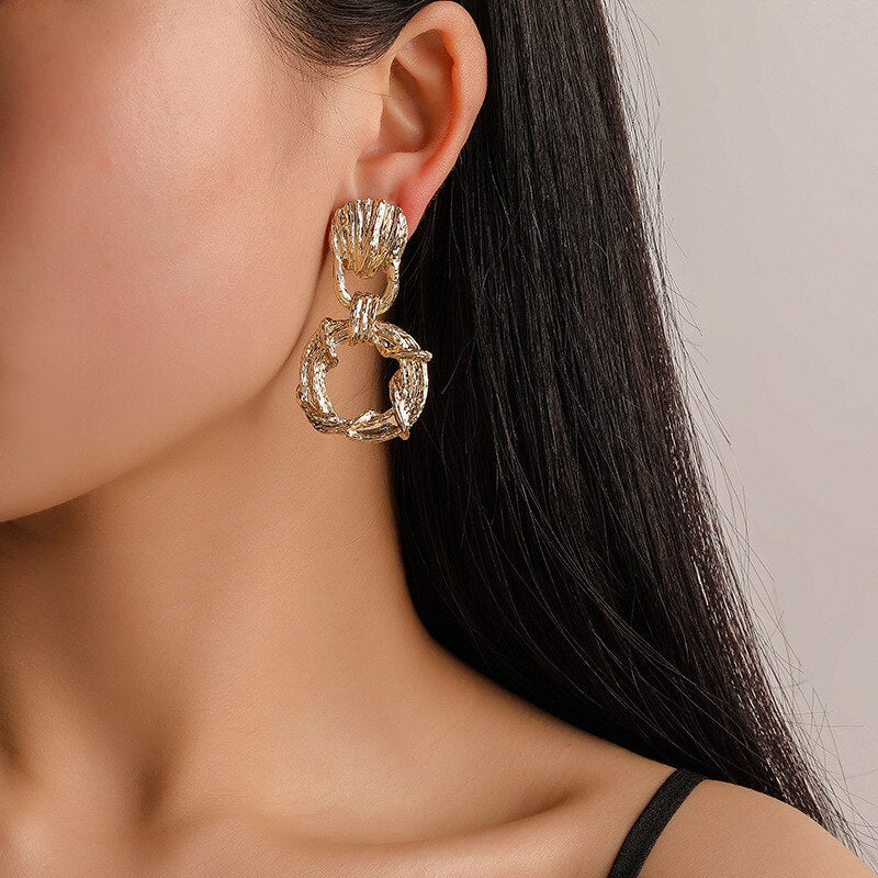 Women Fashion Exaggerated Drop Earrings Twist Matte Ladies  Geometry  Earrings AM1334