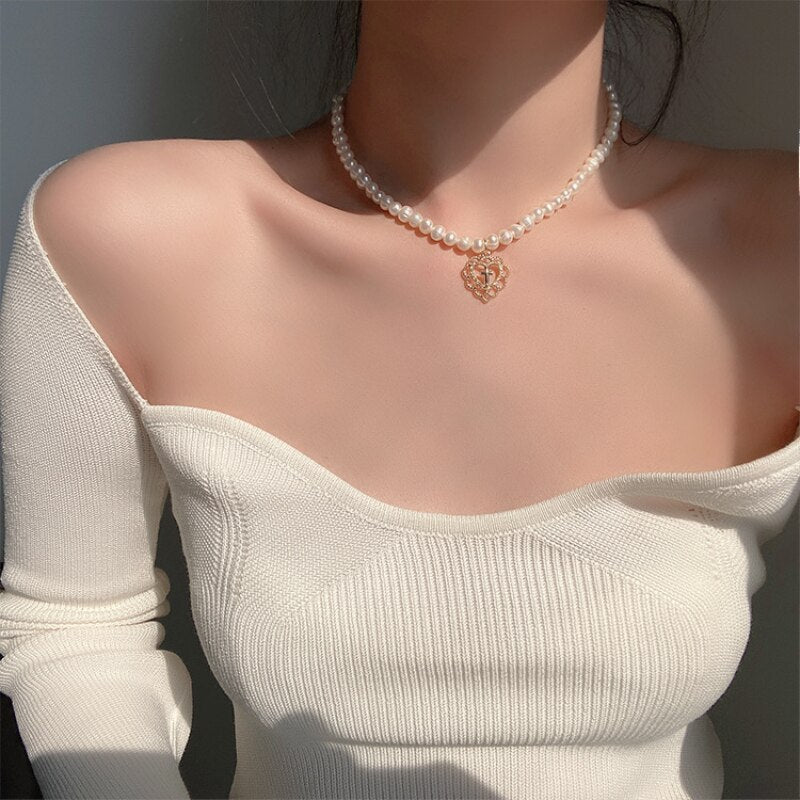 Christmas Gift Retro Fashion Temperament Natural Freshwater Pearl Simple Metal Bear Smiley Heart Pendant Short Necklace Clavicle Chain Female