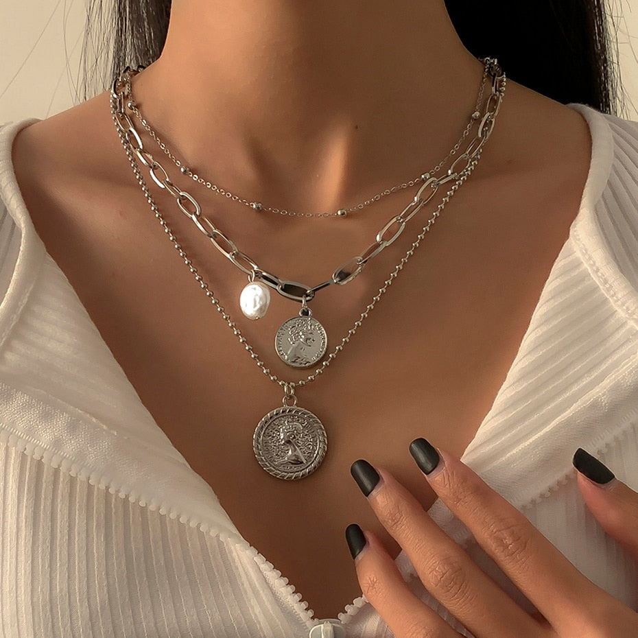 Aveuri Goth Baroque Pearl Coin Portrait Pendant Necklace for Women Vintage Multi Layer Link Chain Necklace Punk Aesthetic Jewelry 2023