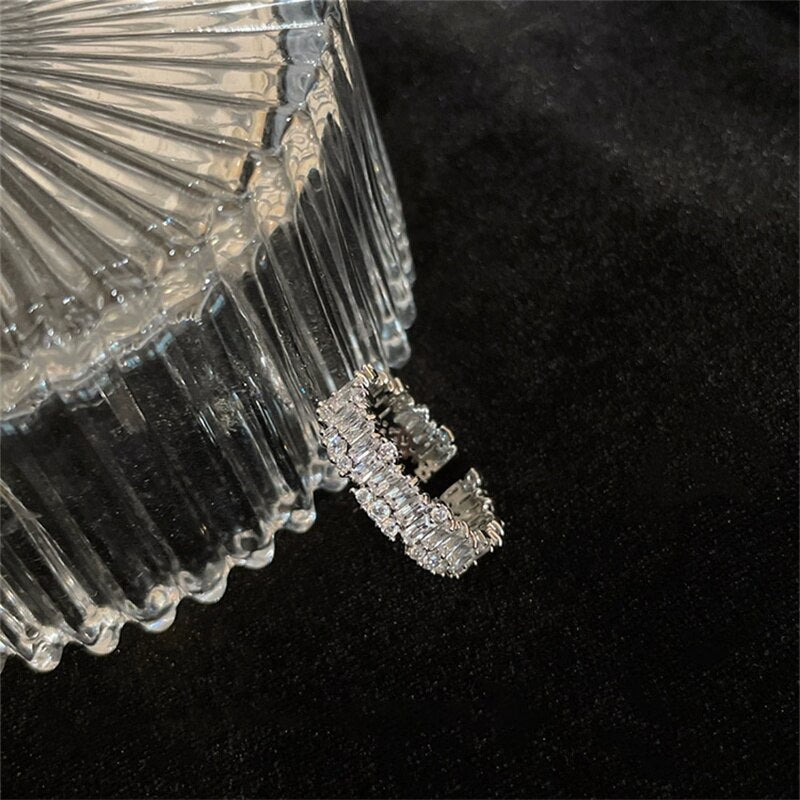 Aveuri 2023 Fashion Luxury Blingbling Inlaid Rhinestone Zircon Ring Korean Personality Exquisite Simple Party Engagement Jewelry