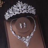 Aveuri 2023 Back To School Gorgeous Silver Color Crystal Bridal Jewelry Sets Fashion Tiaras Crown Earrings Choker Necklace Women Wedding Dress Jewelry Set
