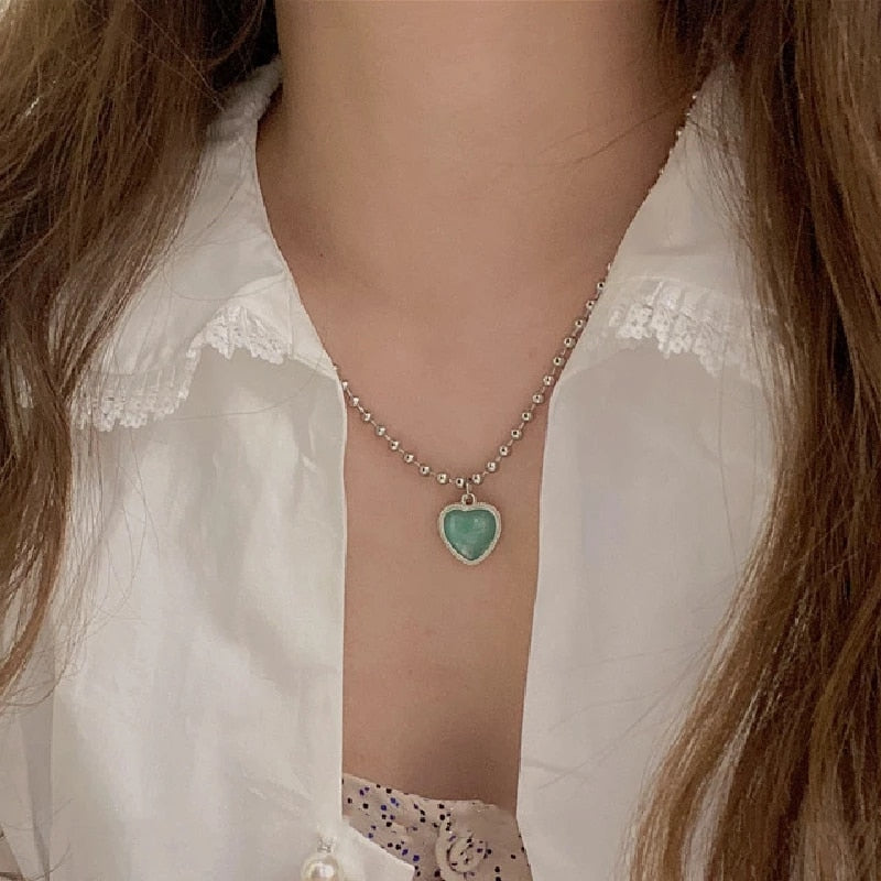 Aveuri 2023 Spring Korean Sweet Vintage Green Opal Love Pendant Romantic Irregular Geometric Beaded Necklace For Women Jewelry Gifts