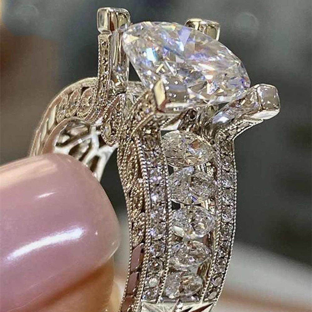 Aveuri Gorgeous Big Cubic Zircon Rings for Women Wedding Anniversary Gift Noble Female Party Ring Brilliant Fashion Jewelry