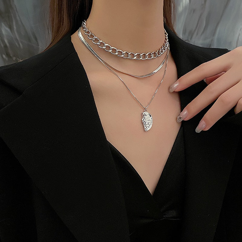 Choker Irregular Crescent Pendant Necklace For Women Metal Mujer Multi-Layer Chain Charm Jewelry Collier Femme 2023 Trend