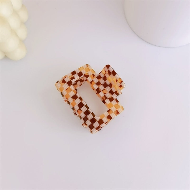 Aveuri Back to school Elegant Black White Plaid Grab Clip Large Acetate Hair Clip Crab Hair Claws For Women Girl Hair Accessories Hair Style Make Tool