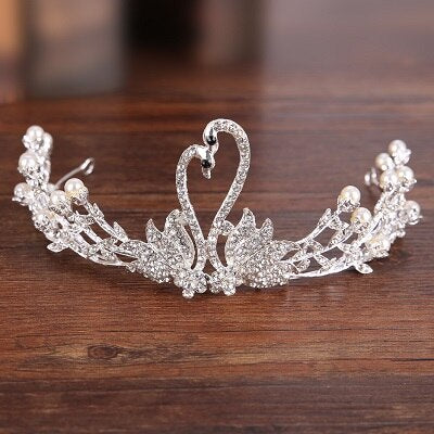 Aveuri Christmas Gift Luxury Silver Color Rhinestone Wedding Tiara Crown Pearl Queen Diadem Bride Crown Headpiece Wedding Hair Accessories Tiara