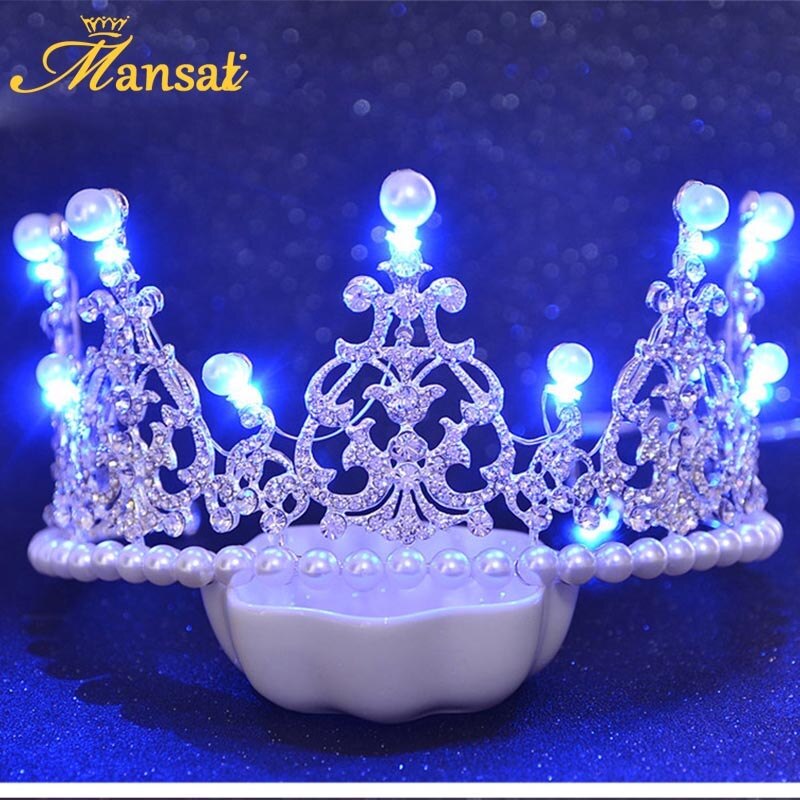 Aveuri Wedding Crown Tiaras Bridal Pearl Headband Tiaras And Crowns LED Light Crown Bride Headpiece Wedding Hair Accessories Diadema