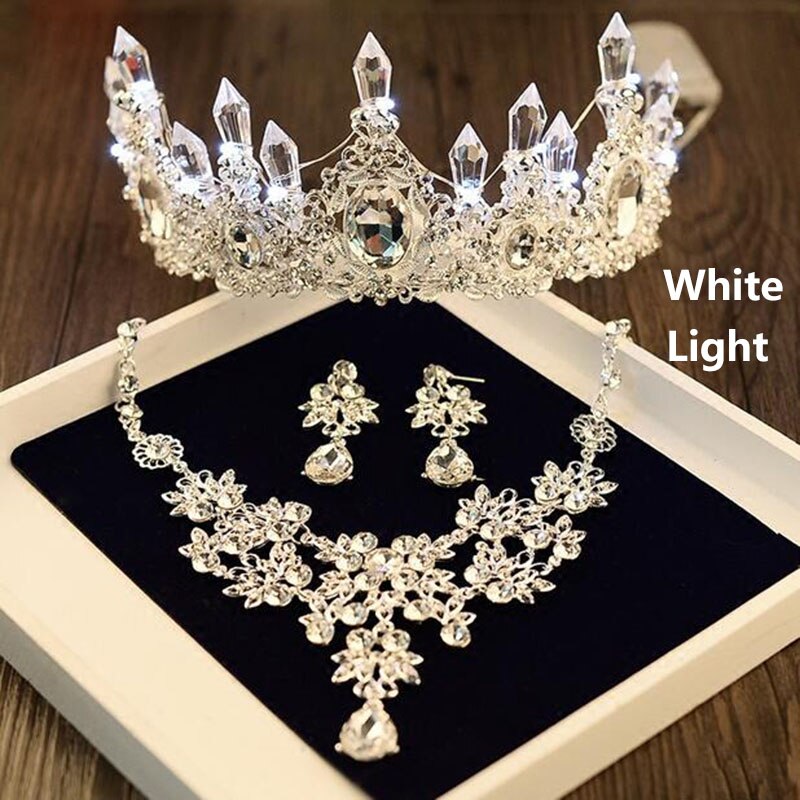 Aveuri Wedding Crown Tiaras Bridal Pearl Headband Tiaras And Crowns LED Light Crown Bride Headpiece Wedding Hair Accessories Diadema