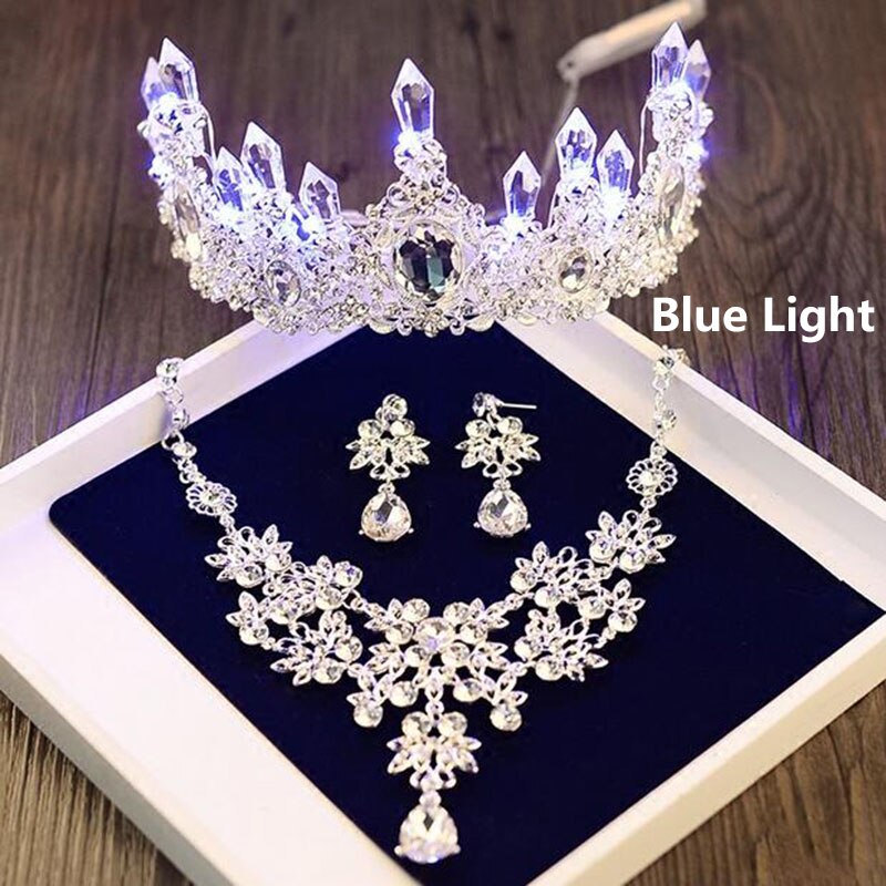 Aveuri Wedding Crown Tiaras Bridal Pearl Headband Tiaras And Crowns LED Light Crown Bride Headpiece Wedding Hair Accessories Diadema