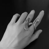 Aveuri 2023 New Hip Hop Punk Silver Colour Wave Bend Snake Metal Vintage Finger Ring For Cool Women Girls Jewelry Gifts