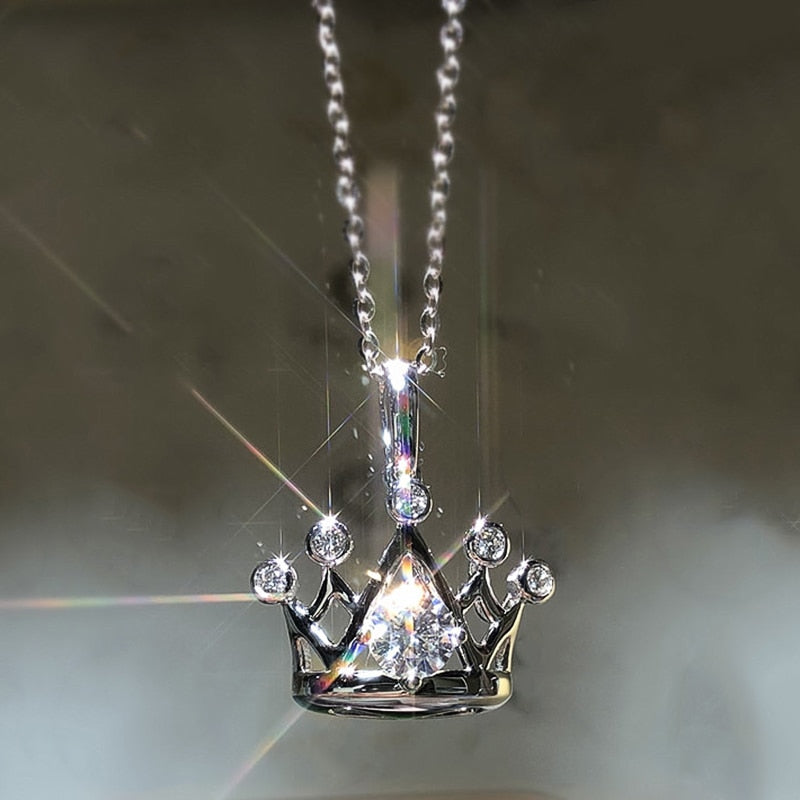 Graduation gift Classic Design Crown Pendant Necklace for Women Elegant Party Accessories Fancy Girl Necklace Gift Timeless Style Jewelry