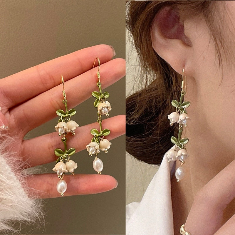 Aveuri 2022 Korean Fashion Vintage White Lily Of The Valley Flower Pendant Ear Hook Female Long Section Noble And Elegant Party Jewelry
