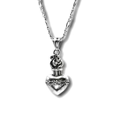 Aveuri 2023 Punk Hip Hop Metal Butterfly Skull Flower Pendant Necklaces For Men Women Trendy Rock Cross Sword Heart Flame Necklace Jewelry