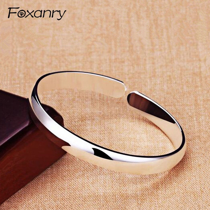 Aveuri alloy Terndy Couples Cuff Bangles & Bracelet Simple Smooth Bracelet Jewelry for Women Size 64mm Adjustable