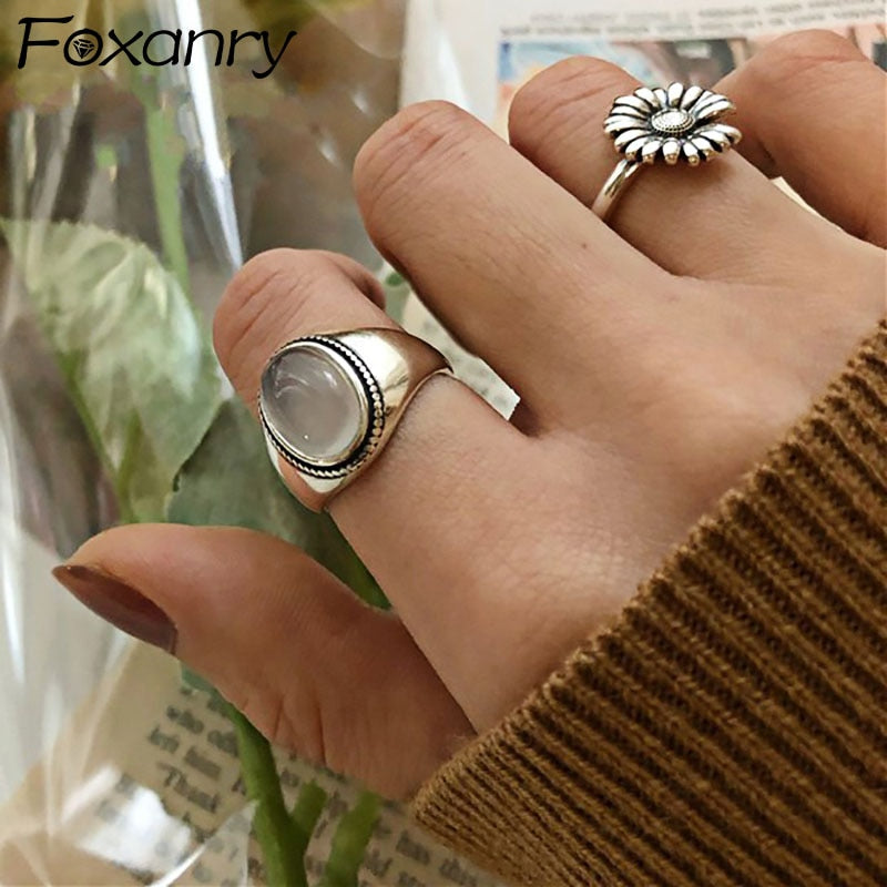 Aveuri alloy Couples Rings for Women Trendy Vintage Handmade White Agate Elegant Wedding Party Jewelry Gifts