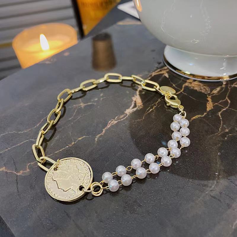 Christmas Gift European and American Retro Style Gold Disc Head Bracelets For Woman 2023 Korean Fashion Jewelry Goth Girl's Sexy Pearl Bracelet