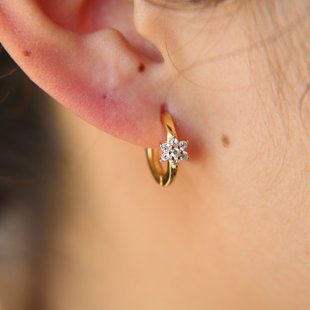 AVEURI 2021 New Design Cute Girl Studs CZ Tiny Mini Small Flower Stud Earring Authentic alloy Tiny CZ Stack Earr Jewelry