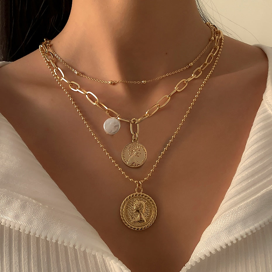 Aveuri Goth Baroque Pearl Coin Portrait Pendant Necklace for Women Vintage Multi Layer Link Chain Necklace Punk Aesthetic Jewelry 2023