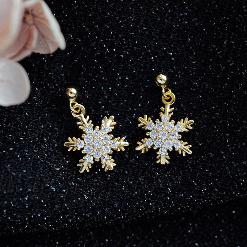 Christmas Gift Needle Autumn And Winter Sweet Snowflake Ear Ring Simple Creative  Earrings Small Christmas Ear Jewelry.