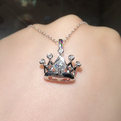 Graduation gift Classic Design Crown Pendant Necklace for Women Elegant Party Accessories Fancy Girl Necklace Gift Timeless Style Jewelry