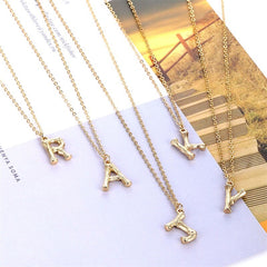 Aveuri Small Gold 26 Letter Necklace Hammered Metal Bamboo Alphabet A-Z Minimalist Initial Pendant Necklace Fashion Twist Chain Jewelry