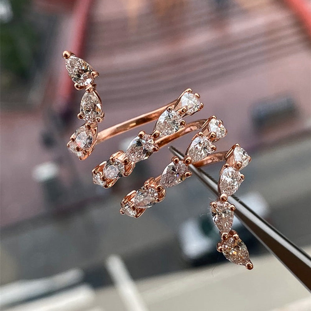 Aveuri Luxury Rose Gold Color With Water Drop Zircon Snake Shape Women Ring Delicate Anniversary Gift Stylish Girl Opening Rings