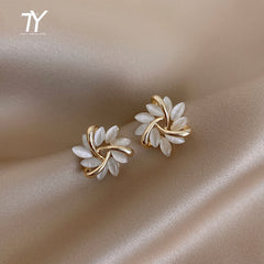 Christmas Gift Elegant and Exquisite Opal Petal Circle Stud Earrings For Woman 2023 New Classic Jewelry Luxury Party Girl's Unusual Earrings