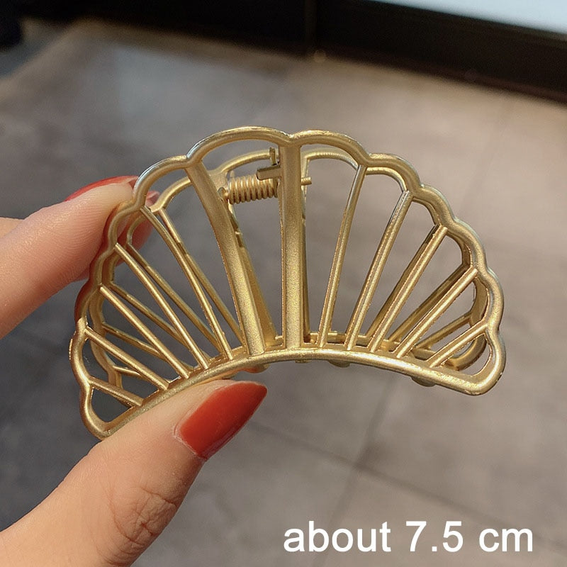 Aveuri 2022 Women Elegant Hairpins Gold Silver Metal Hollow Geometric Hair Claw Vintage Hair Crab Hair Clips For Girls Hair Accessories