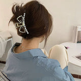 Aveuri Luxury Butterfly Hair Claws Barrettes Elegant Pearl Bowknot Hair Clips Hairgrips For Girls Women Hair Ornament Headwear Jewelry