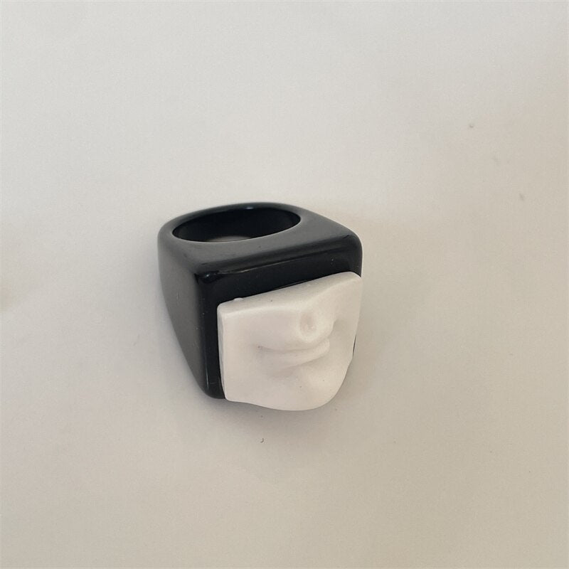 Aveuri 2023 New Fashion Retro Resin Imitation Plaster Like Eye Nose Mouth Ring Men And Women Simple Personality All-Match Party Jewelry