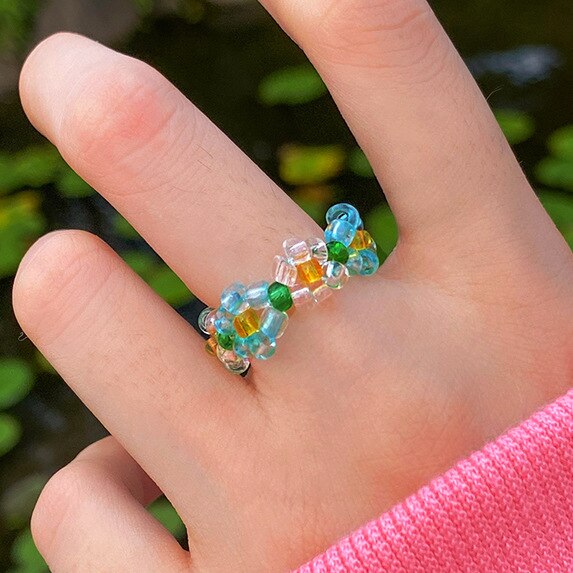 Aveuri 2023 Y2K Handmade Weave Flower Color Beads Rings For Women Girl Boho Rainbow Transparent Daisy Flower Spring Ring Summer Jewelry