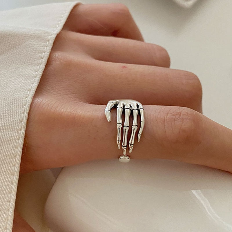 Trend Resizable Silver Plated Ring Punk Rock Vintage Creative Skeleton Hand Loop Party Jewelry finger ring for Women Girl kof